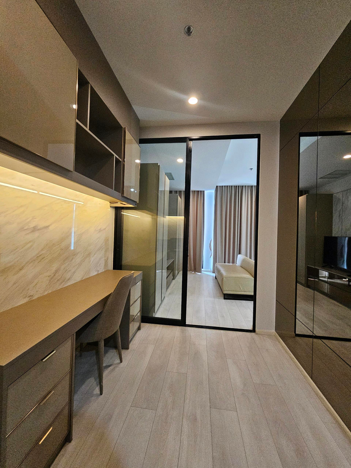 ให้เช่าคอนโดวิทยุ ชิดลม หลังสวน : 🔥ให้เช่า🔥 Noble เพลินจิต 1 ห้องนอน 45ตรม. พร้อมเข้าอยู่!