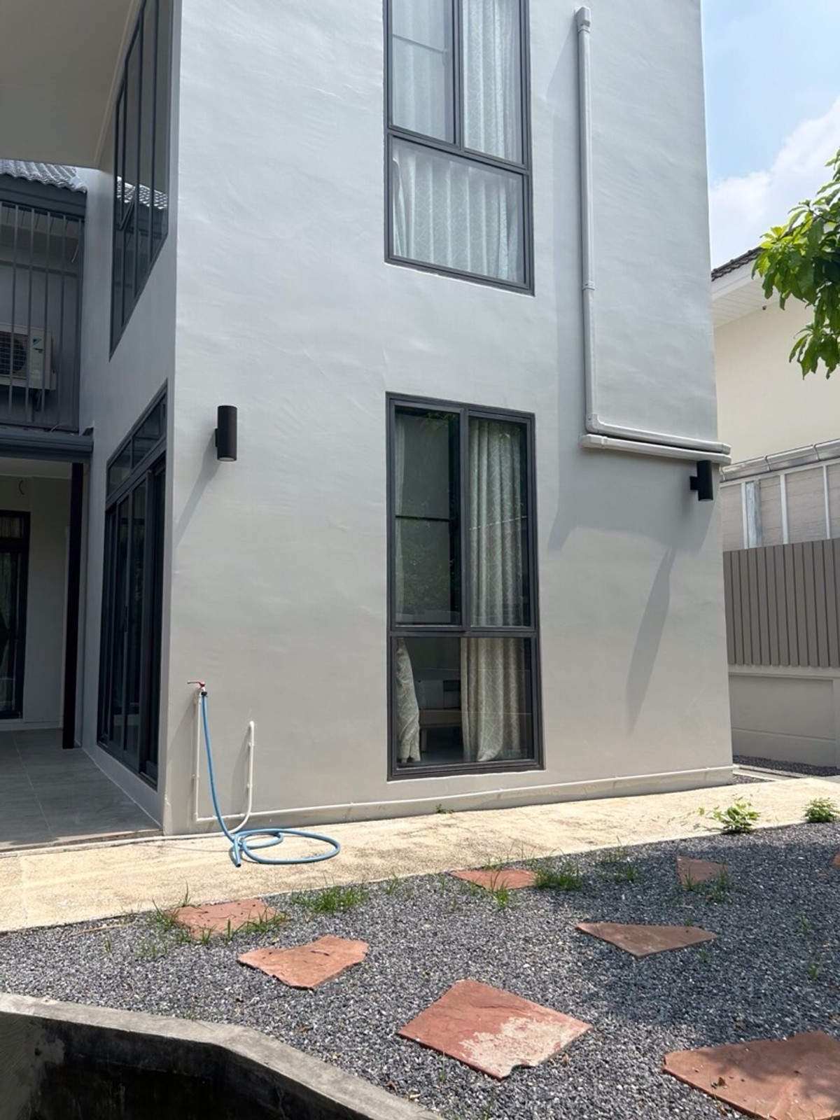 ให้เช่าบ้านมีนบุรี-ร่มเกล้า : บ้านเดี่ยวสไตล์หรู 2ชั้น ให้เช่า หมู่บ้านเพอเฟคเพลส รามคำแหง 164 เนื้อที่127 ตารางวา มีนบุรี กรุงเทพ10510