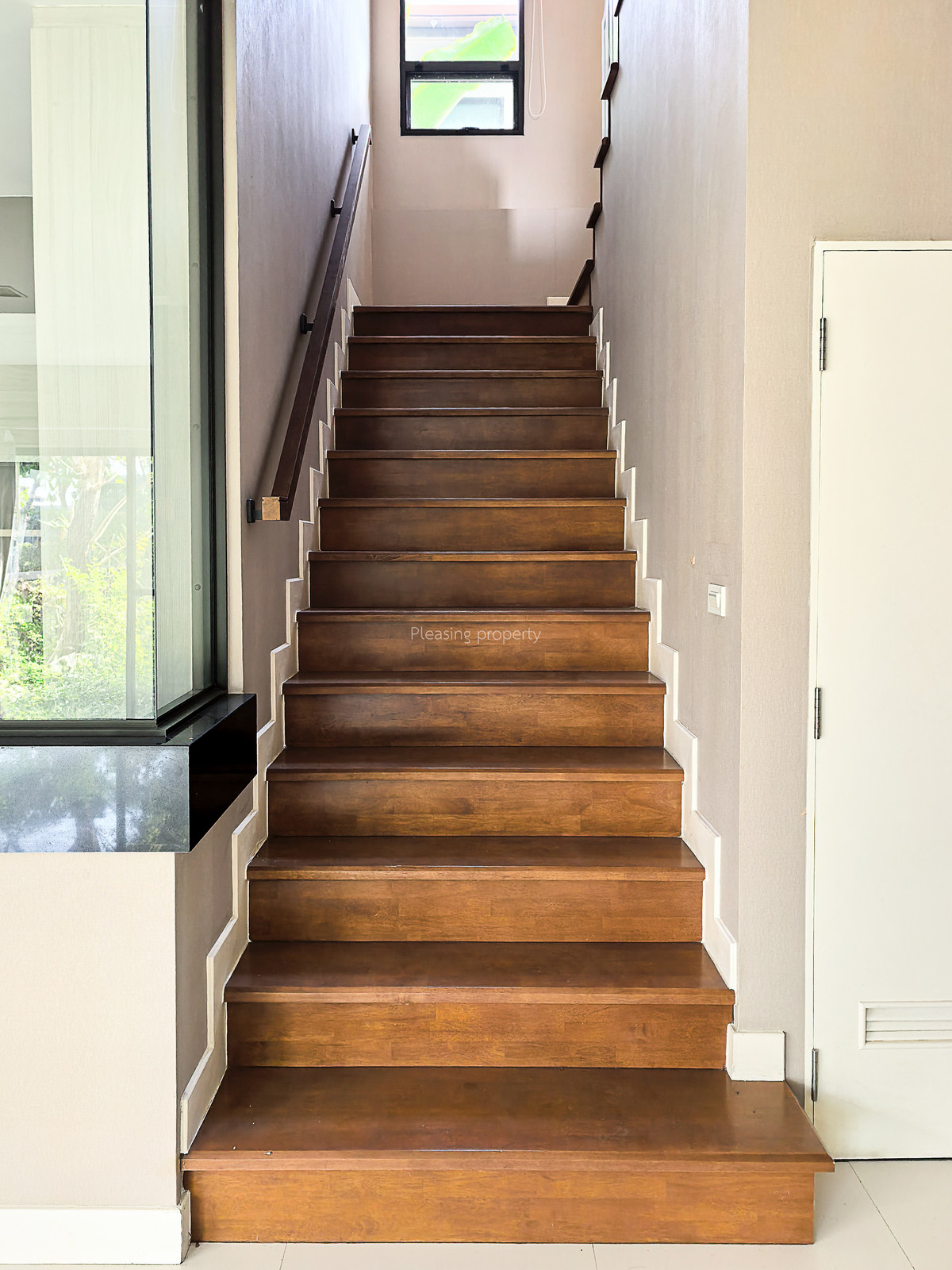 ขายบ้านลาดกระบัง สุวรรณภูมิ : บ้านเดี่ยว ร่มรื่น ใกล้อ่อนนุช จอดรถได้ 6 คัน