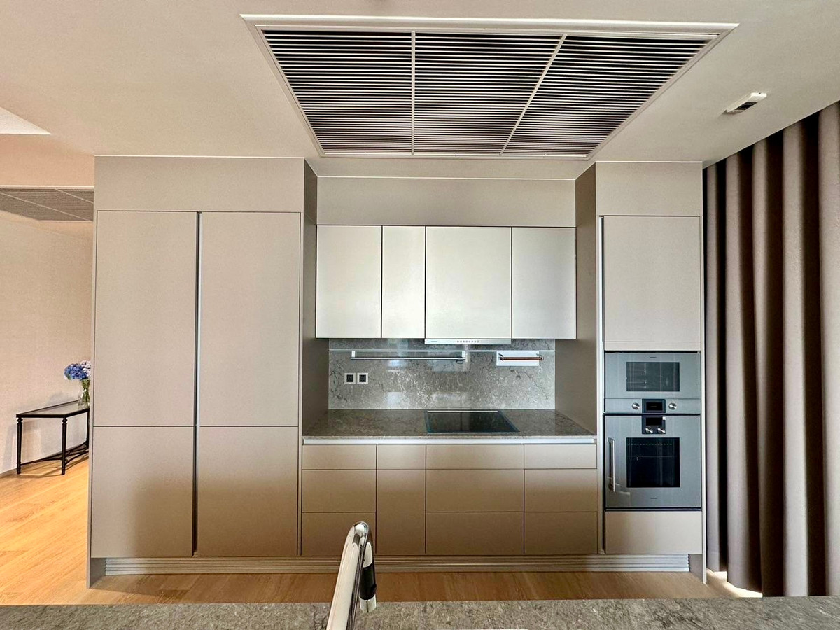 For SaleCondoWitthayu, Chidlom, Langsuan, Ploenchit : Tonson One Residence Penthouse: 3bed 3bath + maid 254.12sqm 158,000,000 Am: 0656199198