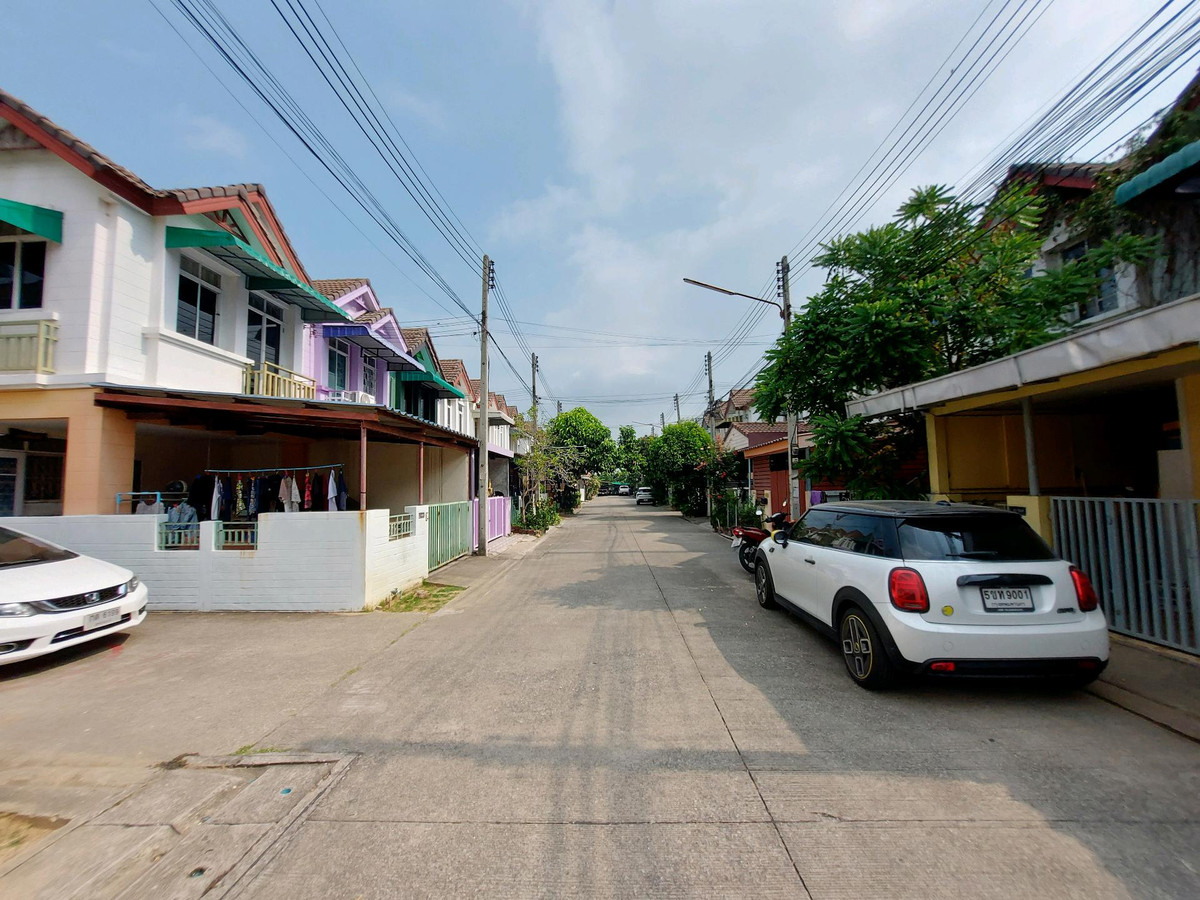 For SaleTownhomeNakhon Pathom : Corner townhouse for sale Pruksaphan Village, Lam Phaya, Nakhon Pathom, 20 sq m, 2 bedrooms, 2 bathrooms, near Central Nakhon Pathom, only 1.49 million baht.