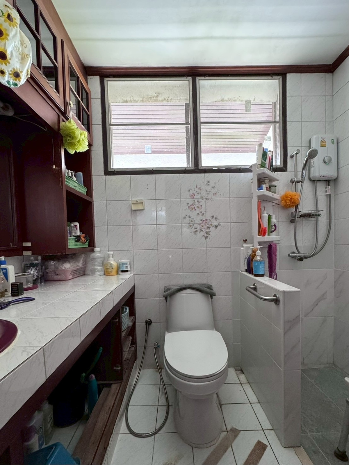 For SaleHouseChaengwatana, Muangthong : 2-storey detached house for sale, corner plot 148 sq m, in the heart of Ngamwongwan 47, intersection 1-3, location at the beginning of the alley, parking for 10+ cars, suitable for both living and office use.