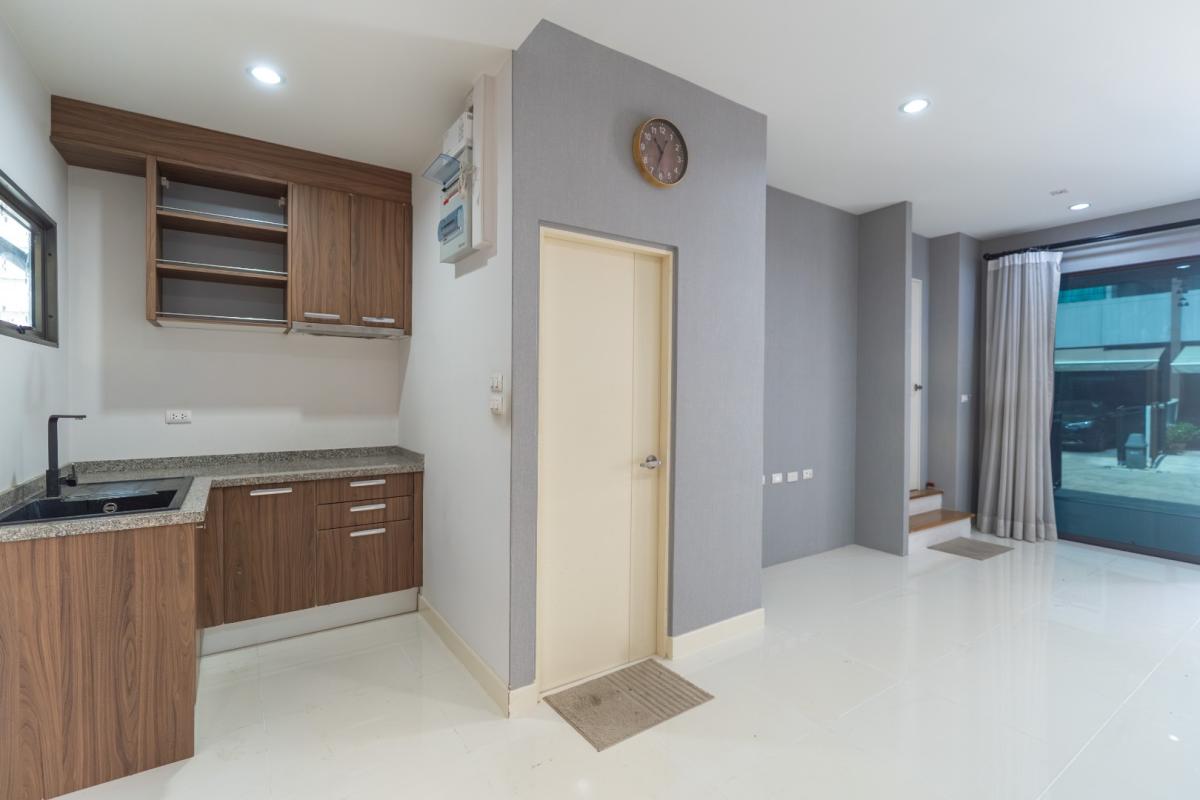 For RentHousePattanakan, Srinakarin : 🔥For Rent Immediately🔥 Baan Klang Muang The Edition Rama 9 - Bangkok Kreetha, 3 bedrooms, 3 bathrooms. Brand new house, excellent condition, convenient location, ready to move in❗