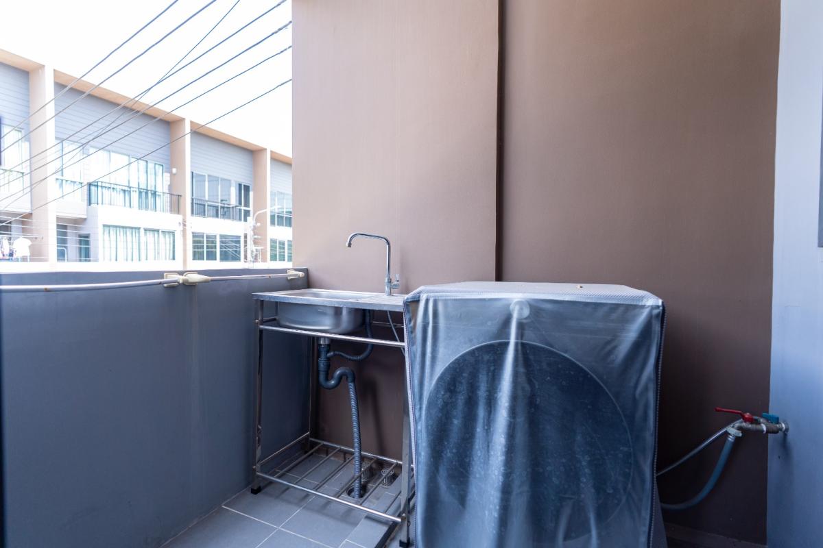 For RentHousePattanakan, Srinakarin : 🔥For Rent Immediately🔥 Baan Klang Muang The Edition Rama 9 - Bangkok Kreetha, 3 bedrooms, 3 bathrooms. Brand new house, excellent condition, convenient location, ready to move in❗