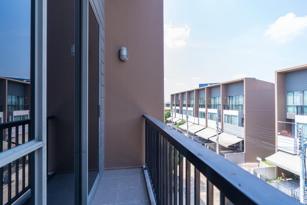 For RentHousePattanakan, Srinakarin : 🔥For Rent Immediately🔥 Baan Klang Muang The Edition Rama 9 - Bangkok Kreetha, 3 bedrooms, 3 bathrooms. Brand new house, excellent condition, convenient location, ready to move in❗