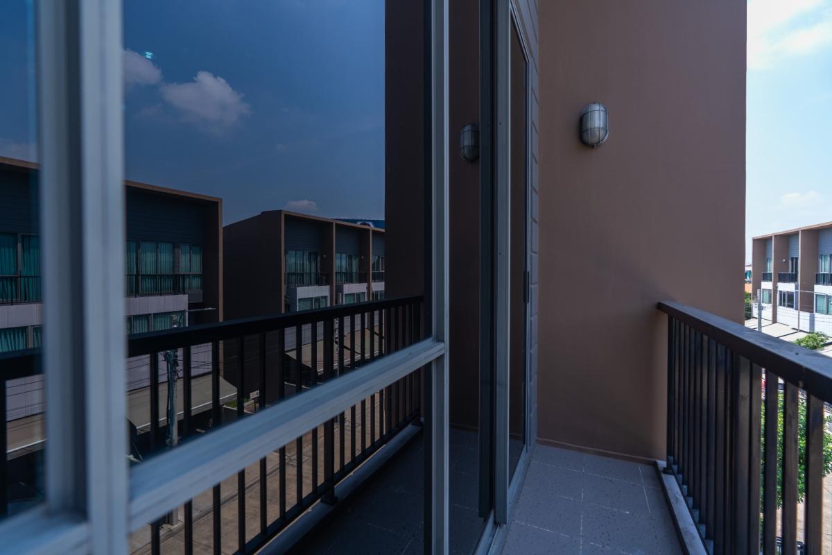 For RentHousePattanakan, Srinakarin : 🔥For Rent Immediately🔥 Baan Klang Muang The Edition Rama 9 - Bangkok Kreetha, 3 bedrooms, 3 bathrooms. Brand new house, excellent condition, convenient location, ready to move in❗