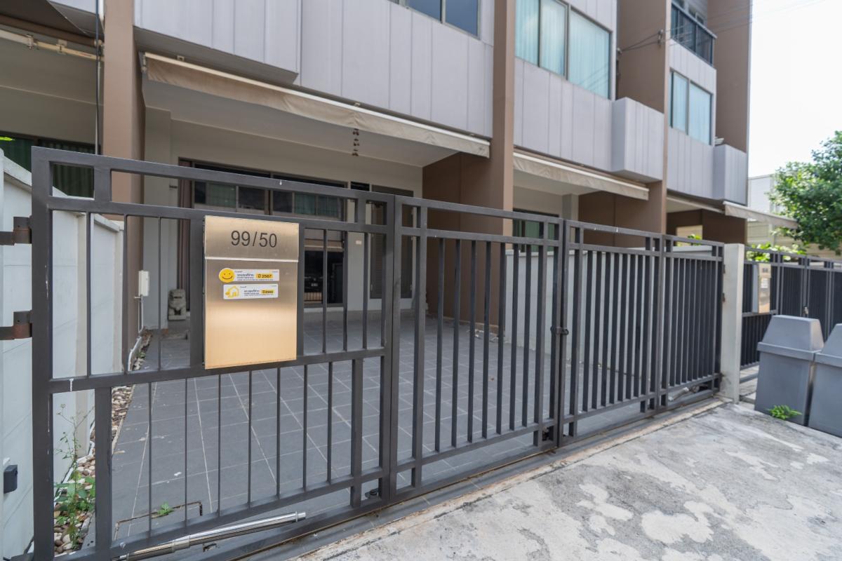 For RentHousePattanakan, Srinakarin : 🔥For Rent Immediately🔥 Baan Klang Muang The Edition Rama 9 - Bangkok Kreetha, 3 bedrooms, 3 bathrooms. Brand new house, excellent condition, convenient location, ready to move in❗