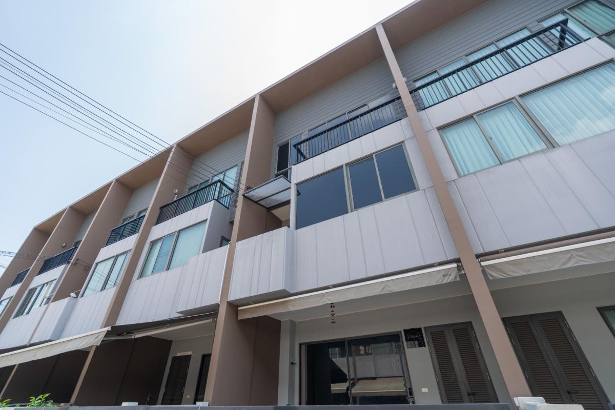 For RentHousePattanakan, Srinakarin : 🔥For Rent Immediately🔥 Baan Klang Muang The Edition Rama 9 - Bangkok Kreetha, 3 bedrooms, 3 bathrooms. Brand new house, excellent condition, convenient location, ready to move in❗