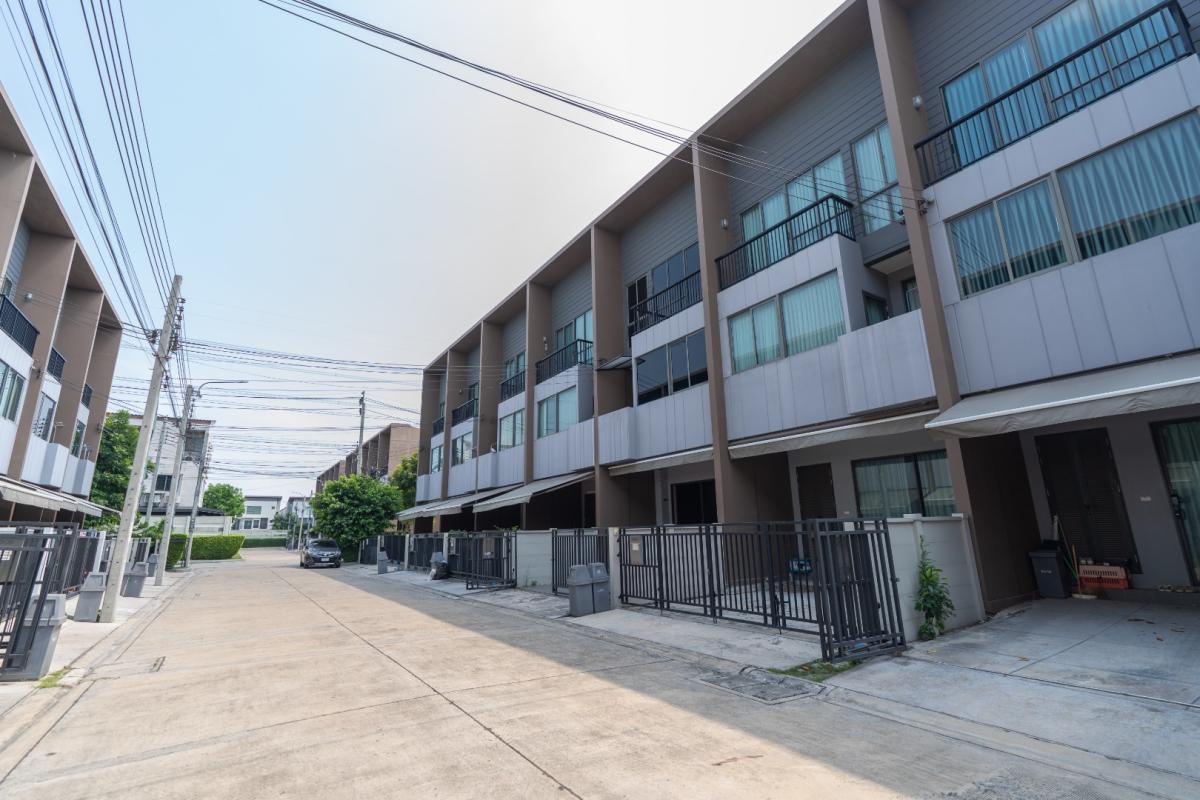 For RentHousePattanakan, Srinakarin : 🔥For Rent Immediately🔥 Baan Klang Muang The Edition Rama 9 - Bangkok Kreetha, 3 bedrooms, 3 bathrooms. Brand new house, excellent condition, convenient location, ready to move in❗