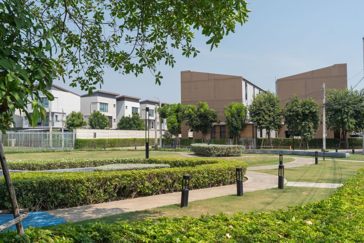 For RentHousePattanakan, Srinakarin : 🔥For Rent Immediately🔥 Baan Klang Muang The Edition Rama 9 - Bangkok Kreetha, 3 bedrooms, 3 bathrooms. Brand new house, excellent condition, convenient location, ready to move in❗