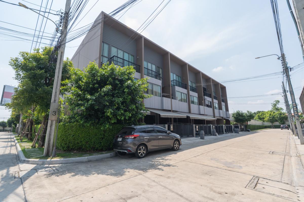 For RentHousePattanakan, Srinakarin : 🔥For Rent Immediately🔥 Baan Klang Muang The Edition Rama 9 - Bangkok Kreetha, 3 bedrooms, 3 bathrooms. Brand new house, excellent condition, convenient location, ready to move in❗