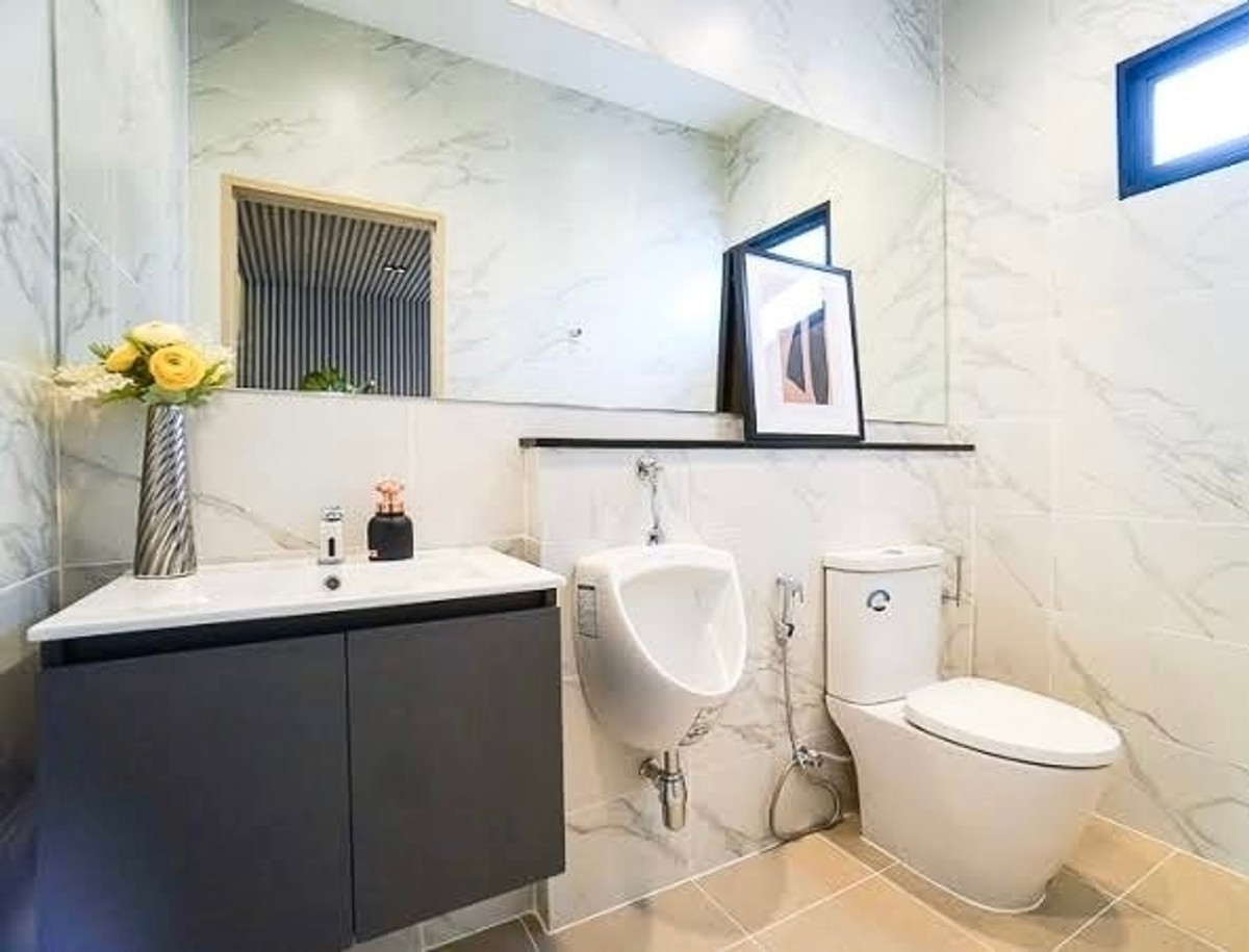 For LeaseholdKaset Nawamin,Ladplakao : New building for rent, Nuanchan Road, customer area with high purchasing power.  Suitable for clinics or eyebrow tattoo shop