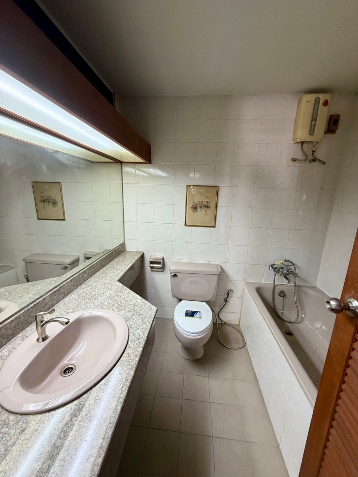 ให้เช่าทาวน์โฮมสุขุมวิท อโศก ทองหล่อ : Townhome Thonglor soi 7 950m from BTS Thonglor: 4Fl 36sqwah 450sqm. 6bed 4bath 250,000/mth. Am: 0656199198