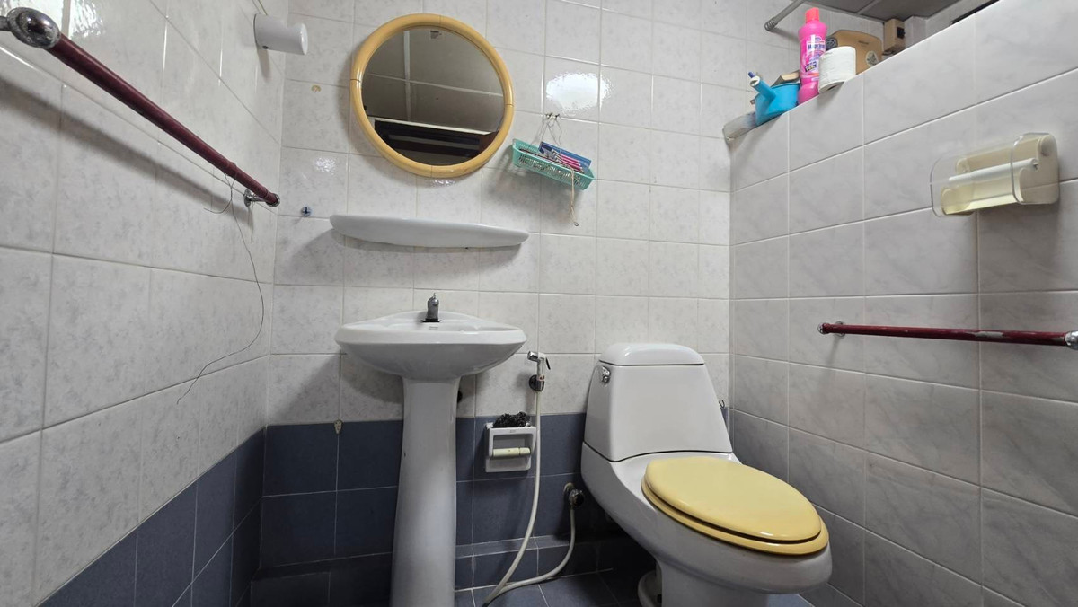 ขายบ้านนวมินทร์ รามอินทรา : ขายบ้านเดี่ยว 2 ชั้น หมู่บ้านแมกไม้ รามอินทรา ใกล้ซอยรามอินทรา 103/3 เขตคันนายาว เนื้อที่ 50 ตารางวา ฟังก์ชันภายในบ้าน 3 ห้องนอน 2 ห้องน้ำ 1 ห้องครัว 1 ห้องอเนกประสงค์ จอดรถได้ 2 คัน