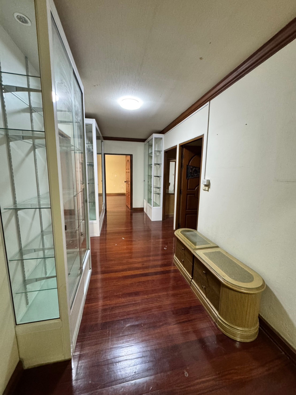 ให้เช่าทาวน์โฮมสุขุมวิท อโศก ทองหล่อ : Townhome Sukhumvit 39 900m from BTS Prompong: 4+1 Fl 50 sqwah 800sqm. 8.5rooms 7 bath 250,000/mth Am: 0656199198