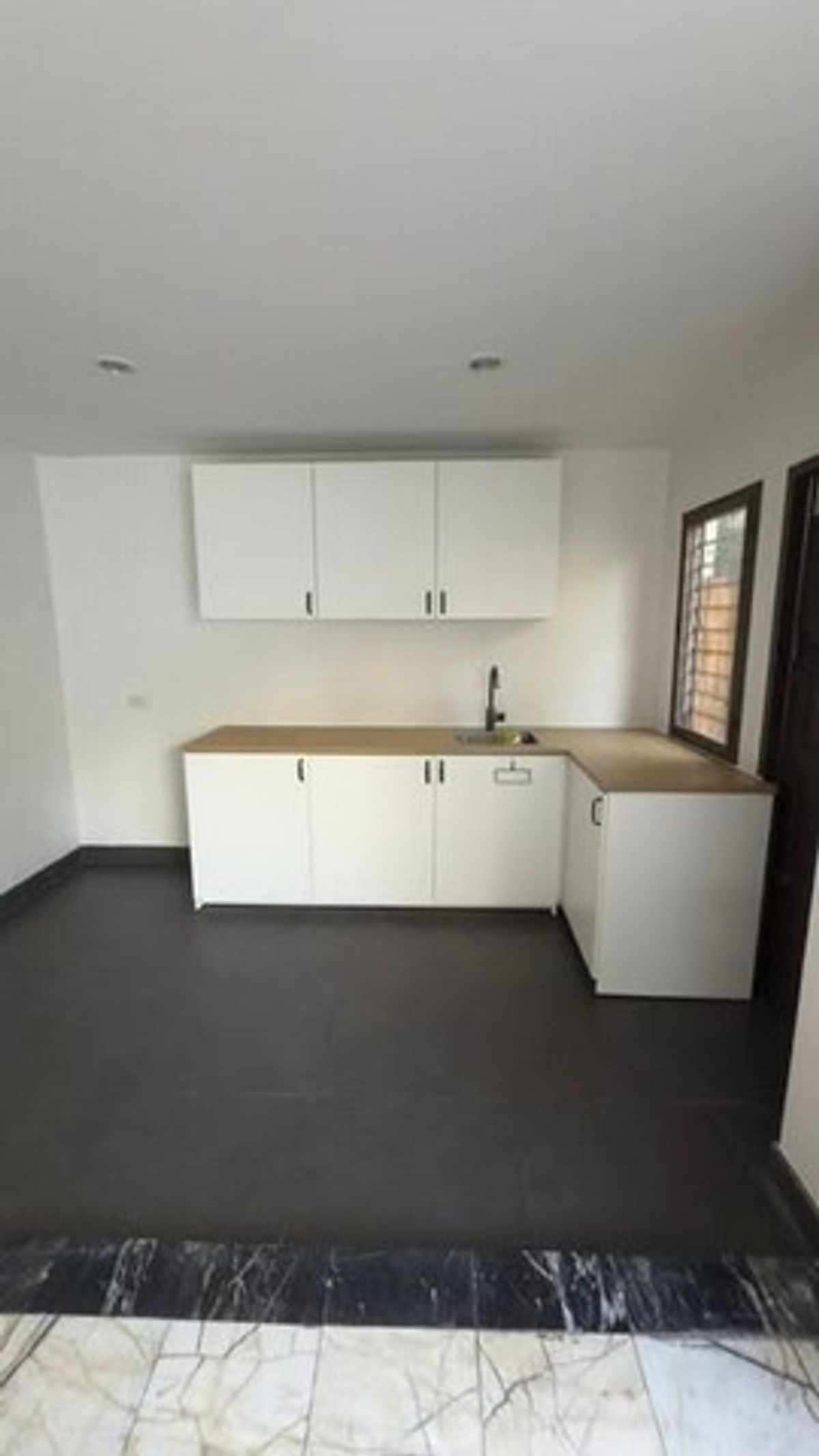 For RentTownhomeSukhumvit, Asoke, Thonglor : HR3259 Townhome, 4 floors, location, Rare Item! In the heart of Thonglor 49, suitable for living, home office, spacious usable area up to 250 sq m.