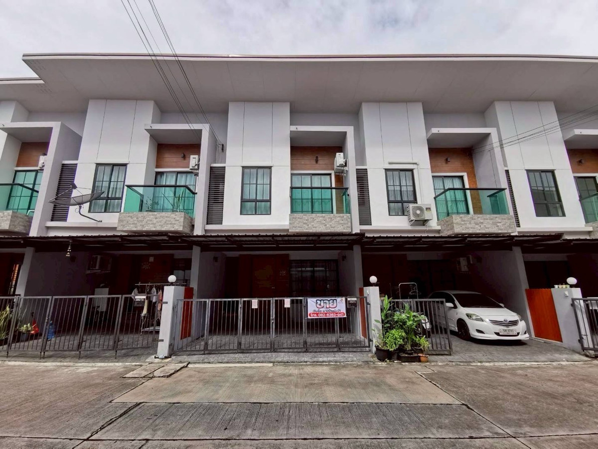 ขายทาวน์โฮมศรีราชา แหลมฉบัง บ้านบึง : บ้านใจกลางศรีราชา 3 นอน 3 น้ำ 
ราคา2ล้านต้น ทำเลดี  เข้าออกได้หลายทาง