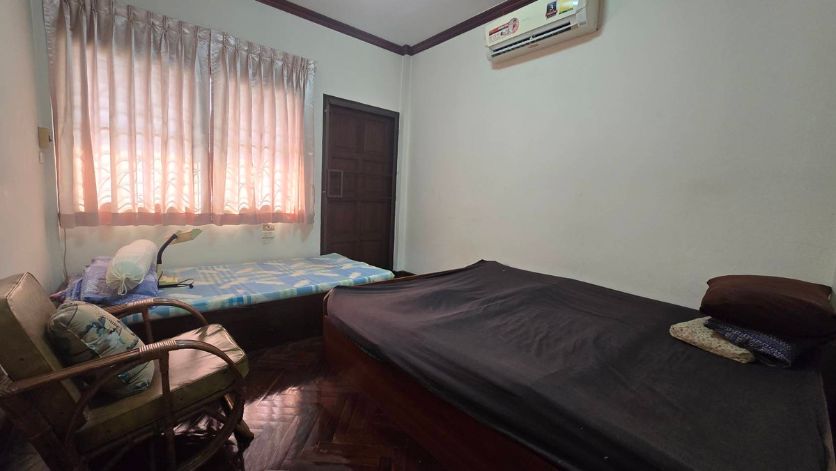 ขายบ้านนวมินทร์ รามอินทรา : ขายบ้านเดี่ยว 2 ชั้น หมู่บ้านแมกไม้ รามอินทรา ใกล้ซอยรามอินทรา 103/3 เขตคันนายาว เนื้อที่ 50 ตารางวา ฟังก์ชันภายในบ้าน 3 ห้องนอน 2 ห้องน้ำ 1 ห้องครัว 1 ห้องอเนกประสงค์ จอดรถได้ 2 คัน