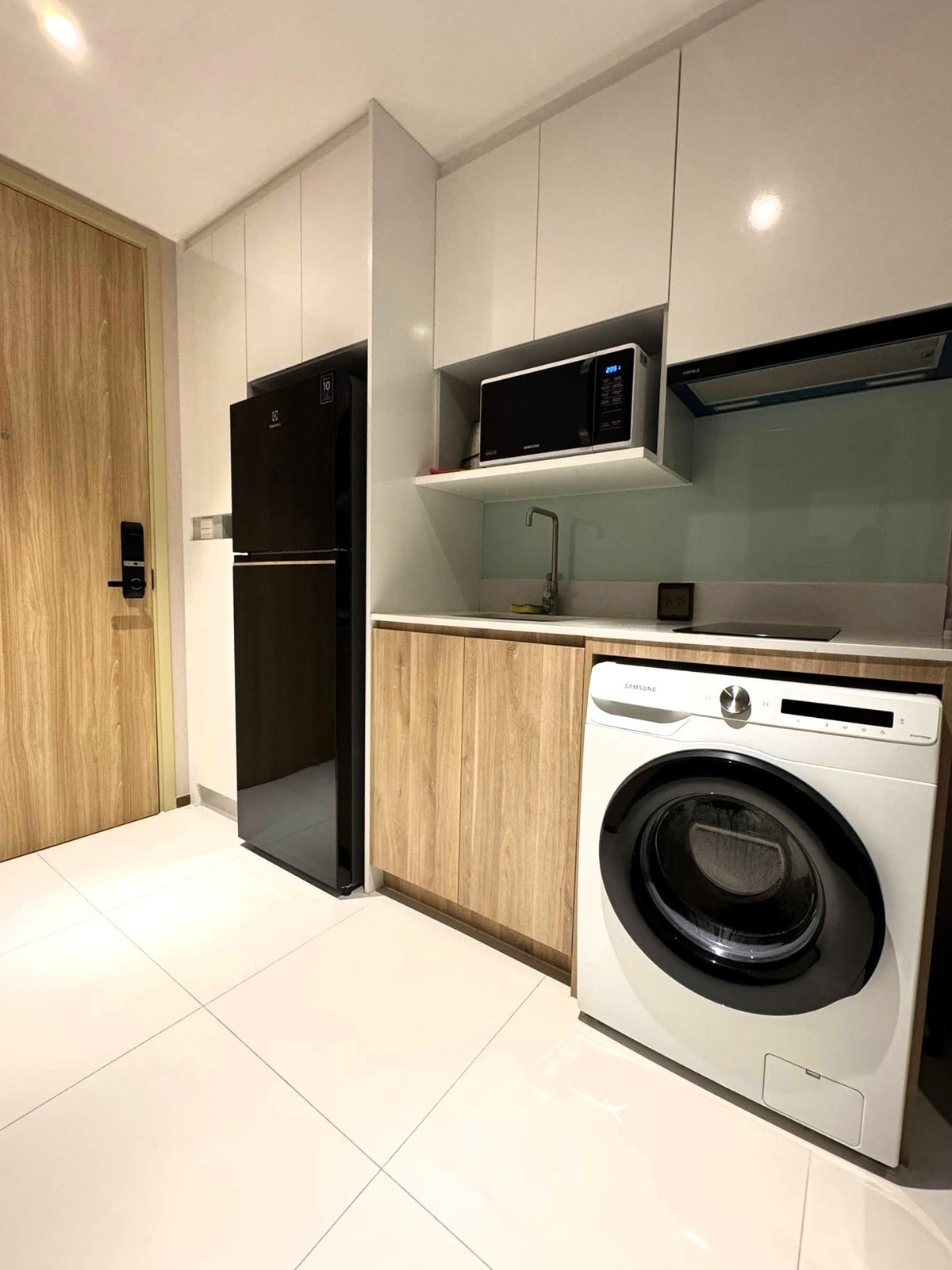 ให้เช่าคอนโดพัทยา บางแสน ชลบุรี สัตหีบ : Mixed-Use แห่งแรกในพัทยา วิวทะเล ใจกลางพัทยาเหนือ 🌊 ONCE PATTAYA / 1 Bedroom (FOR RENT), วันซ์ พัทยา / 1 ห้องนอน (เช่า) BEWN101