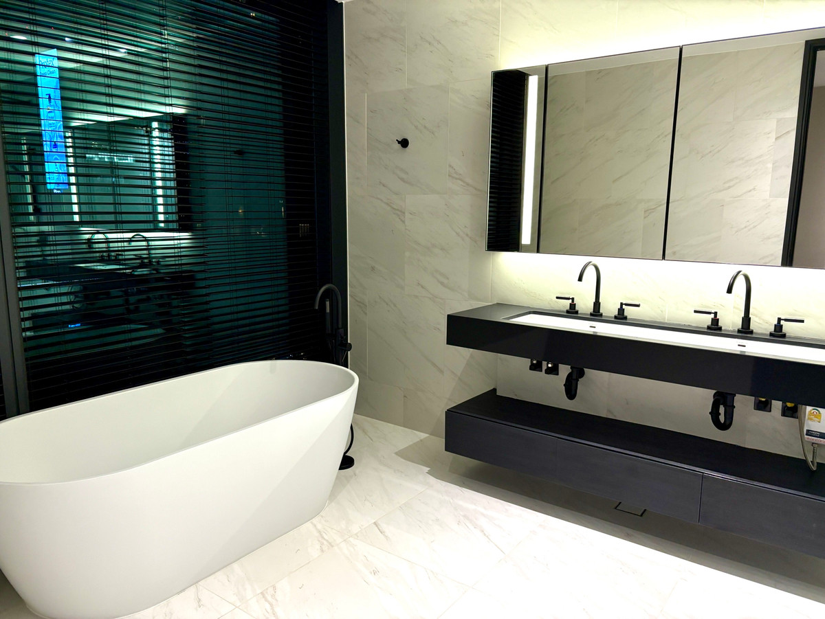 For SaleCondoSathorn, Narathiwat : Tait Sathorn 12: 2bed 2bath 98.5sqm. 29,700,000 Am: 0656199198