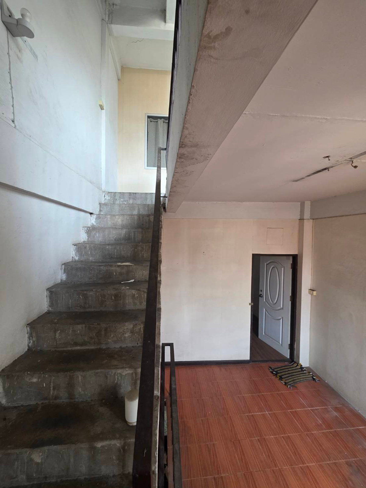 For RentShop HouseKasetsart, Ratchayothin : Commercial building for rent, near Senanikom BTS, only 3 minutes.