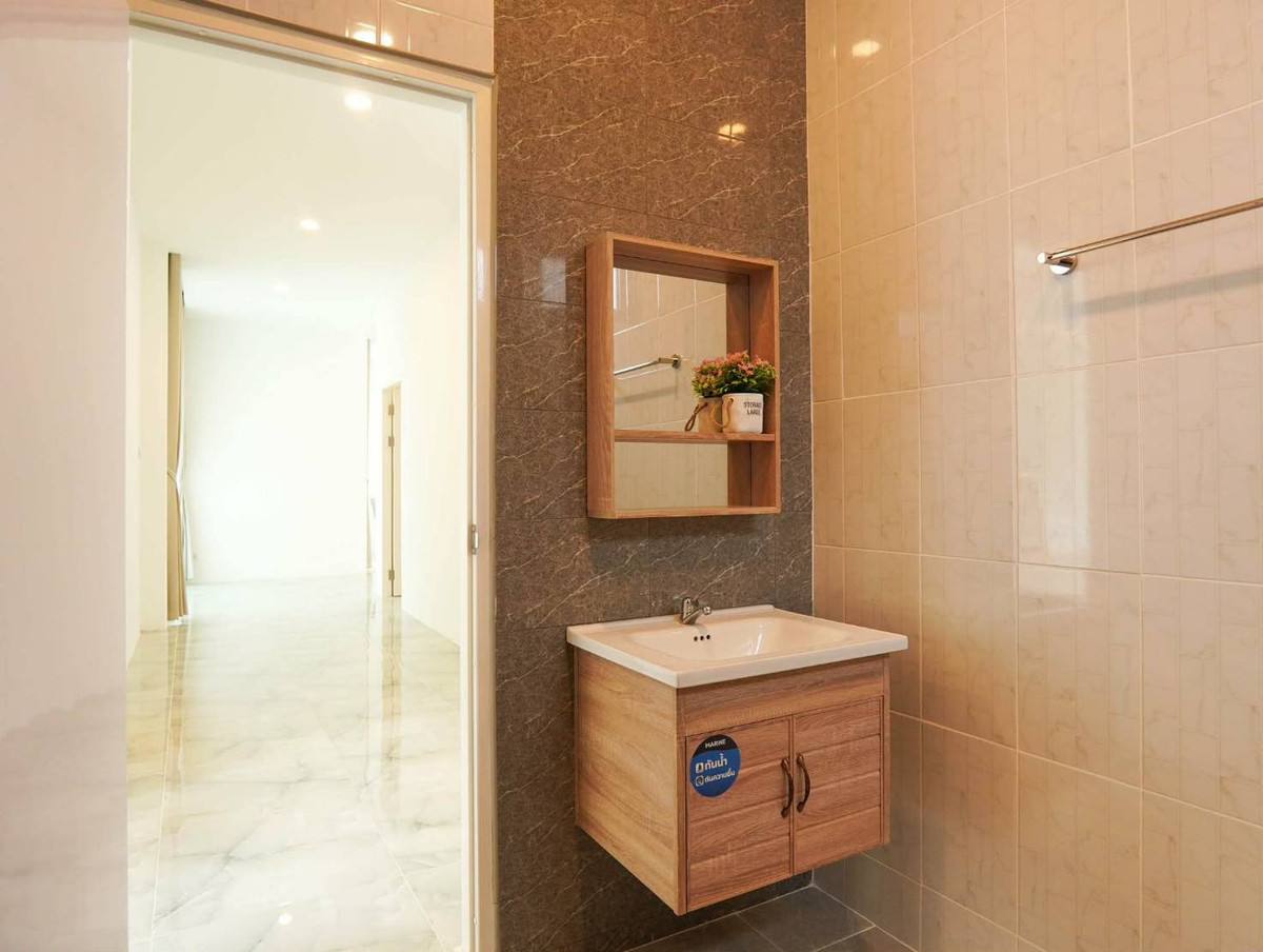 For SaleHousePattaya, Bangsaen, Chonburi : Village Pattaya Rungrueng / 3 Bedrooms (For Sale), Moo Baan Pattaya Rungrueng / 3 Bedrooms (FOR SALE) BEWN083