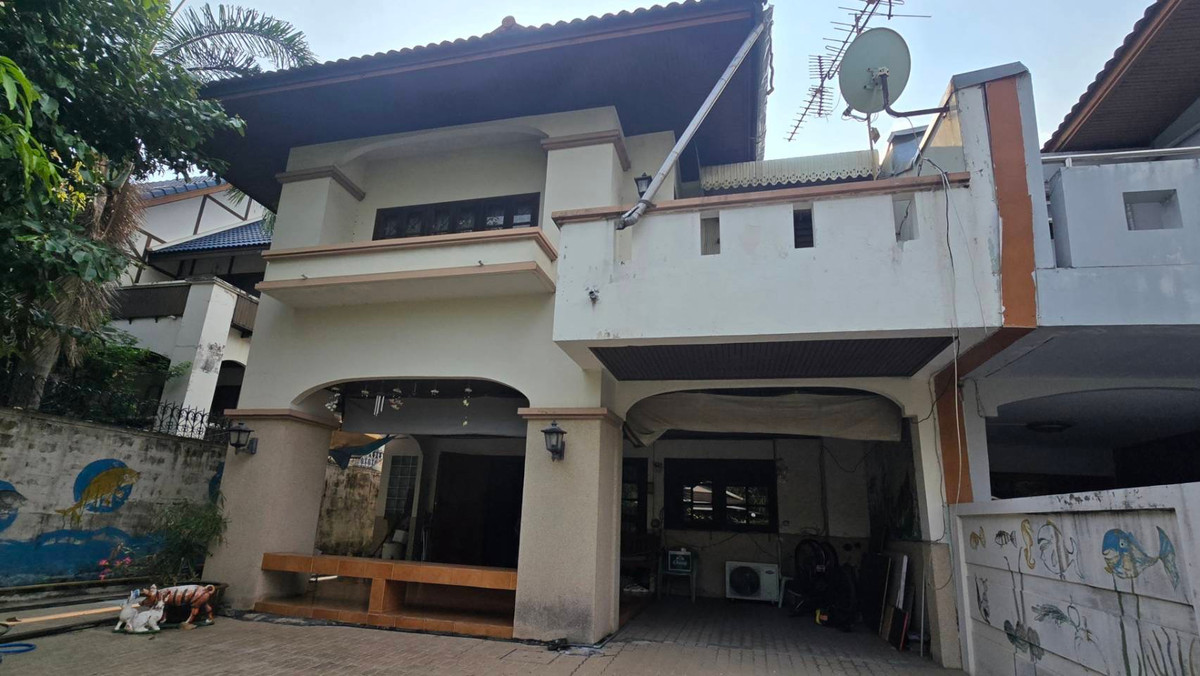 ขายบ้านนวมินทร์ รามอินทรา : ขายบ้านเดี่ยว 2 ชั้น หมู่บ้านแมกไม้ รามอินทรา ใกล้ซอยรามอินทรา 103/3 เขตคันนายาว เนื้อที่ 50 ตารางวา ฟังก์ชันภายในบ้าน 3 ห้องนอน 2 ห้องน้ำ 1 ห้องครัว 1 ห้องอเนกประสงค์ จอดรถได้ 2 คัน