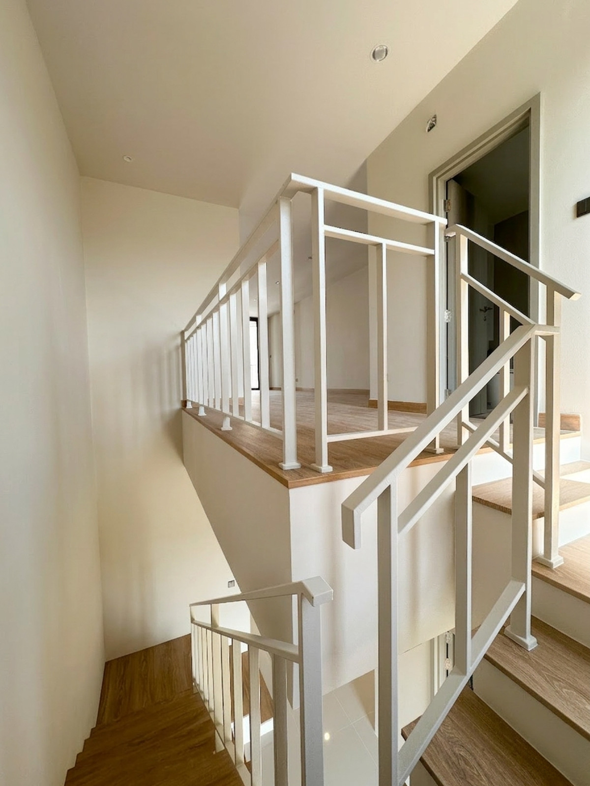 For SaleHome OfficeChaengwatana, Muangthong : Only 3 houses left, for those who decide first!! Bizhaus Chaengwattana, near Central Chaengwattana 300 meters, BTS 500 meters, near Si Rat Expressway. and Udon Ratthaya Expressway