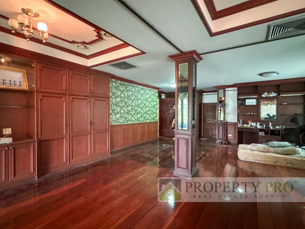 For SaleHouseChaengwatana, Muangthong : 2 Story Detached house for Sale Ban Sahakon Khehasathan 3 Soi Tiwanon-Pak Kret 22, 4 beds 4 baths 300 Sqw Near Pak Kert Bypass Chaeng Watthana Rama IV Bridge Expressway : KT26S-003