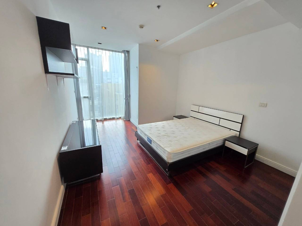 For RentCondoWitthayu, Chidlom, Langsuan, Ploenchit : For Rent Athenee Residence 3 bedrooms, 4 bathrooms.