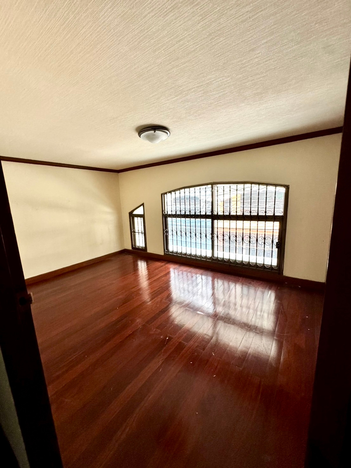 ให้เช่าทาวน์โฮมสุขุมวิท อโศก ทองหล่อ : Townhome Sukhumvit 39 900m from BTS Prompong: 4+1 Fl 50 sqwah 800sqm. 8.5rooms 7 bath 250,000/mth Am: 0656199198