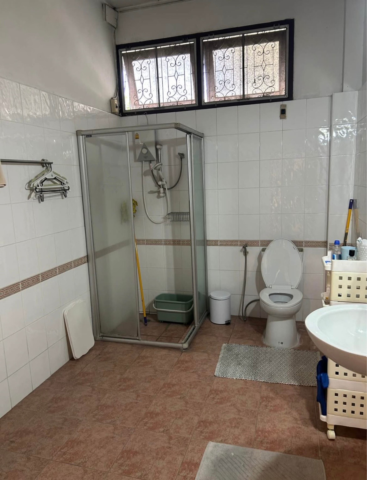 ขายบ้านลาดพร้าว101 แฮปปี้แลนด์ : ขายบ้านพร้อมที่ดิน ขนาดใหญ่ 241 ตรว ในซอย ลาดพร้าว126  ใกล้รถไฟฟ้าสถานนี ลาดพร้าว101