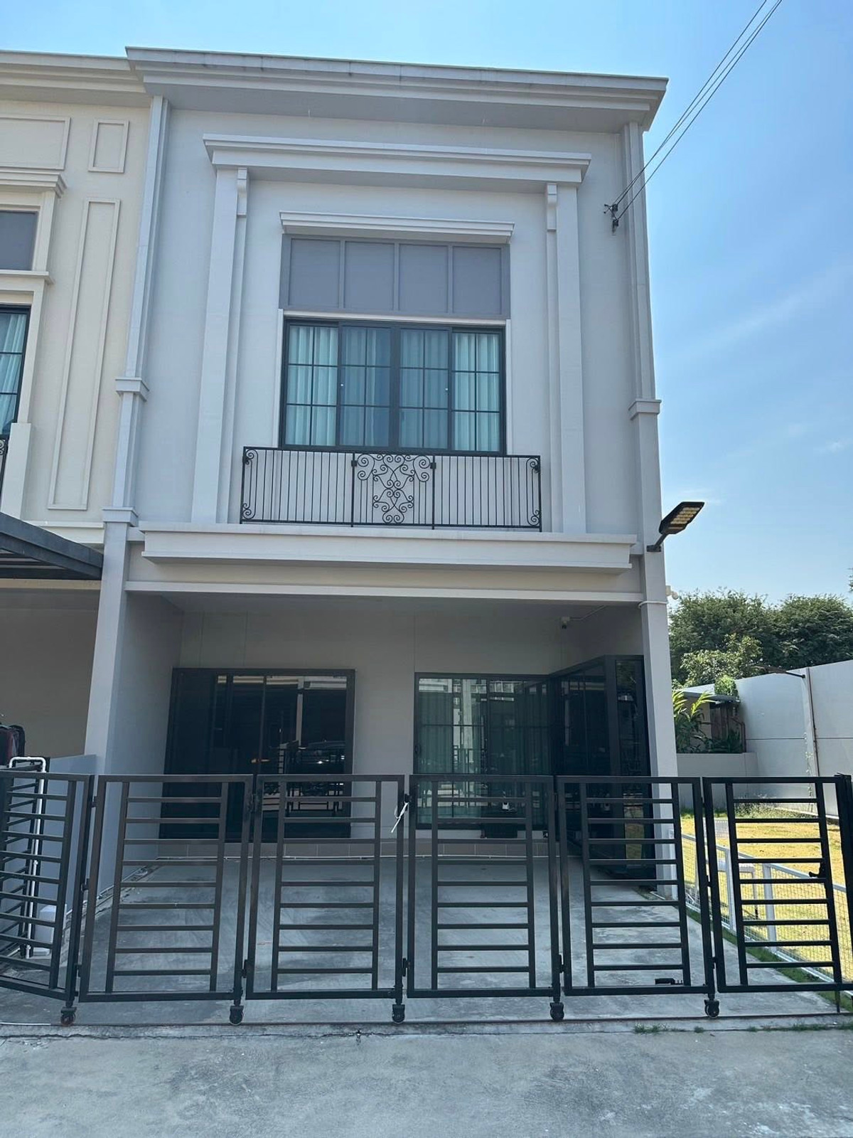 TownhomeLadkrabang, Suwannaphum Airport : Corner house, Siri Place Pattanakarn project, accepting pets. Ready to move in