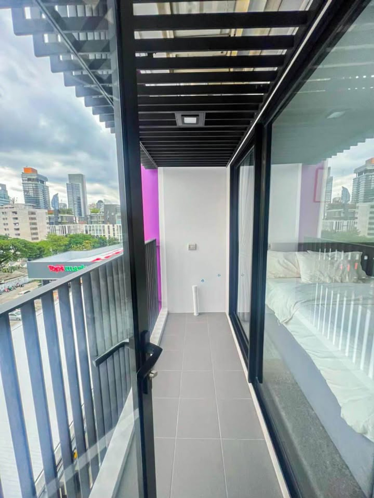 CondoSukhumvit, Asoke, Thonglor : Condo for sale/rent XT Ekkamai BTS Ekkamai 1.2 km. (with shuttle) (Rt-01)