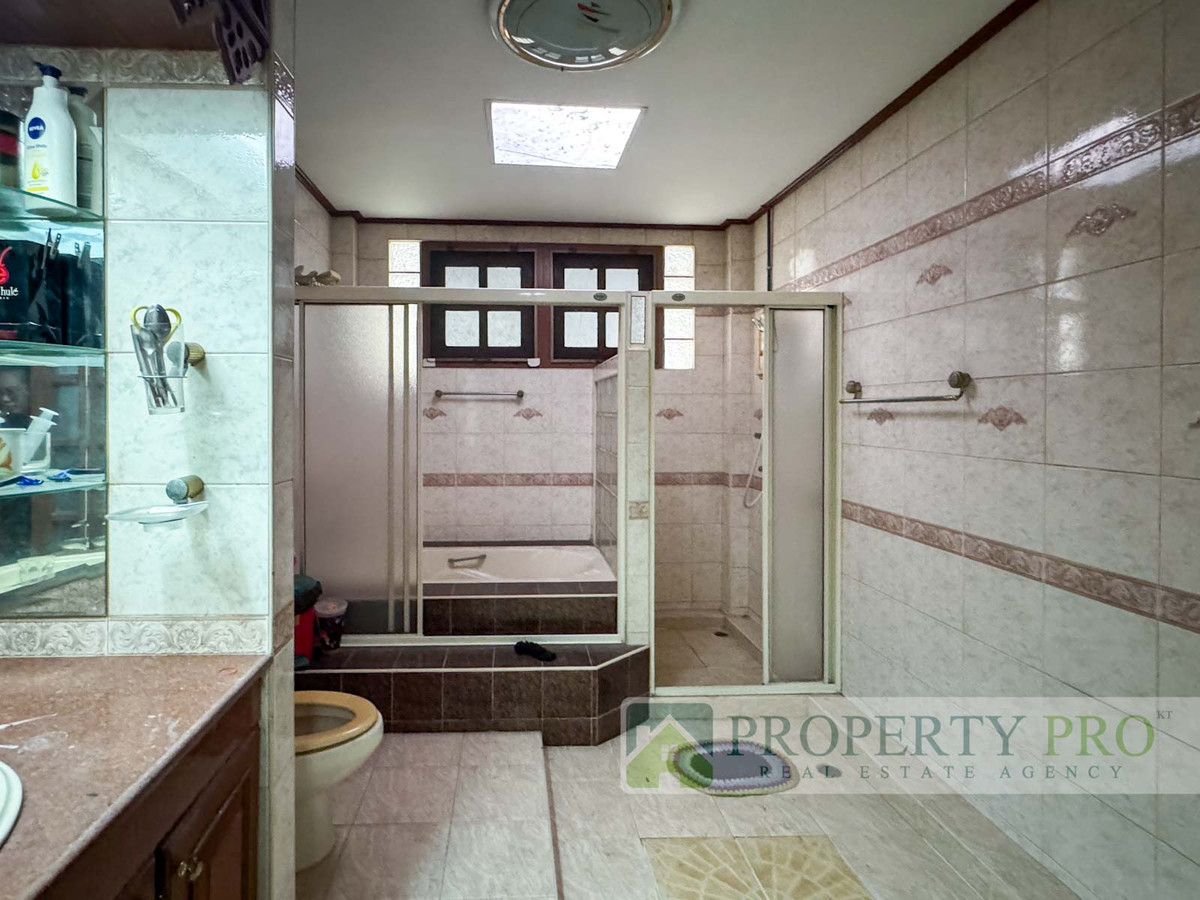 For SaleHouseChaengwatana, Muangthong : 2 Story Detached house for Sale Ban Sahakon Khehasathan 3 Soi Tiwanon-Pak Kret 22, 4 beds 4 baths 300 Sqw Near Pak Kert Bypass Chaeng Watthana Rama IV Bridge Expressway : KT26S-003