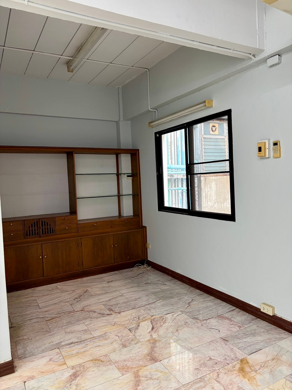 ให้เช่าทาวน์โฮมสุขุมวิท อโศก ทองหล่อ : Townhome Thonglor soi 7 950m from BTS Thonglor: 4Fl 36sqwah 450sqm. 6bed 4bath 250,000/mth. Am: 0656199198