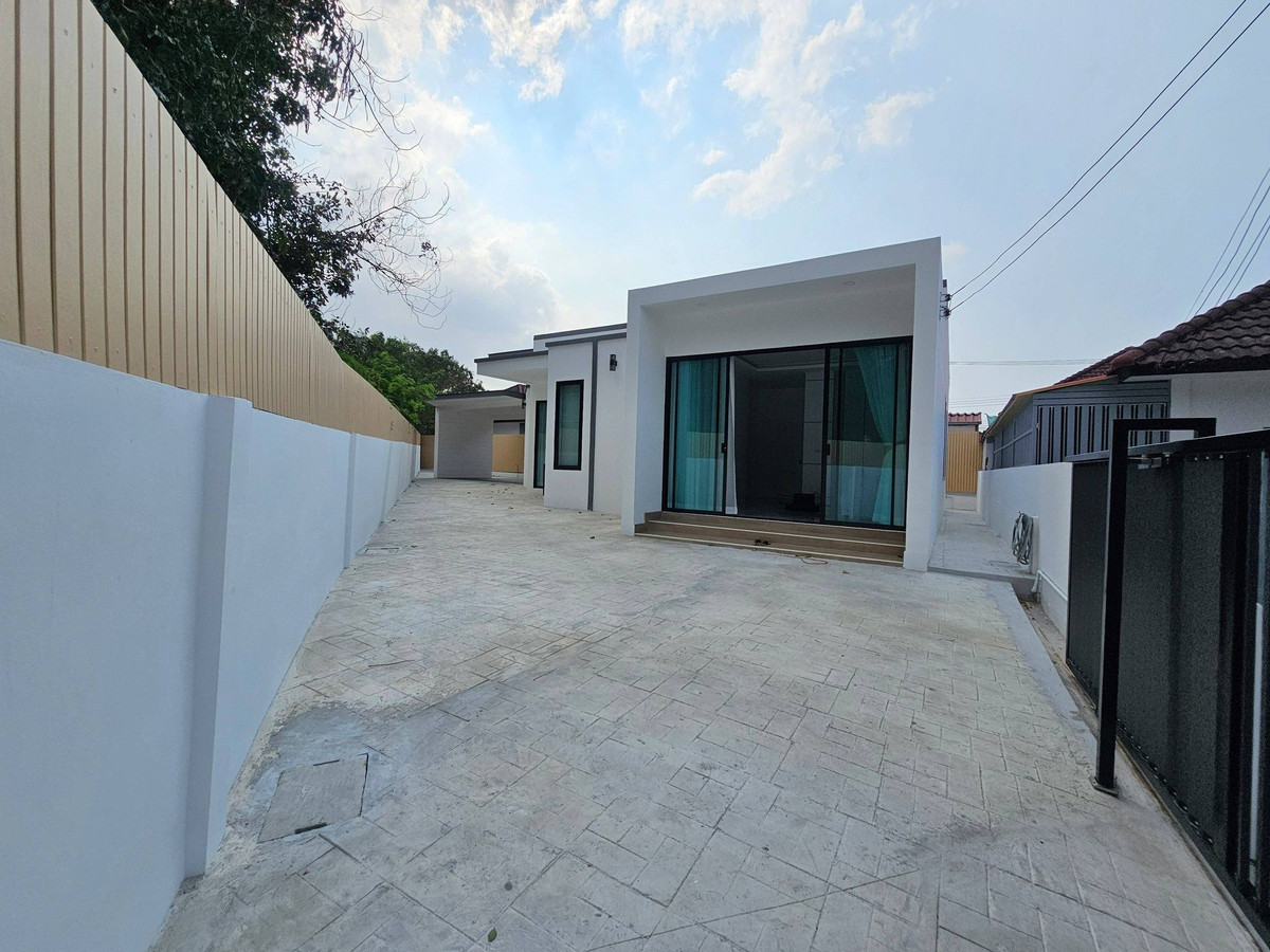 For SaleHousePattaya, Bangsaen, Chonburi : Village Pattaya Rungrueng / 3 Bedrooms (For Sale), Moo Baan Pattaya Rungrueng / 3 Bedrooms (FOR SALE) BEWN083