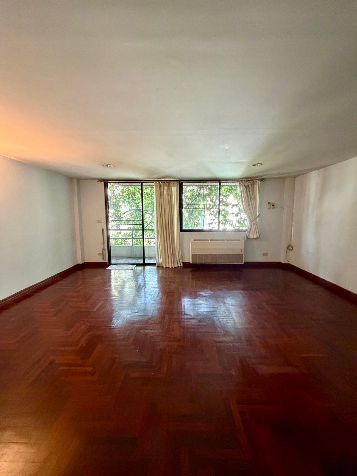 ให้เช่าทาวน์โฮมสุขุมวิท อโศก ทองหล่อ : Townhome Thonglor soi 7 950m from BTS Thonglor: 4Fl 36sqwah 450sqm. 6bed 4bath 250,000/mth. Am: 0656199198