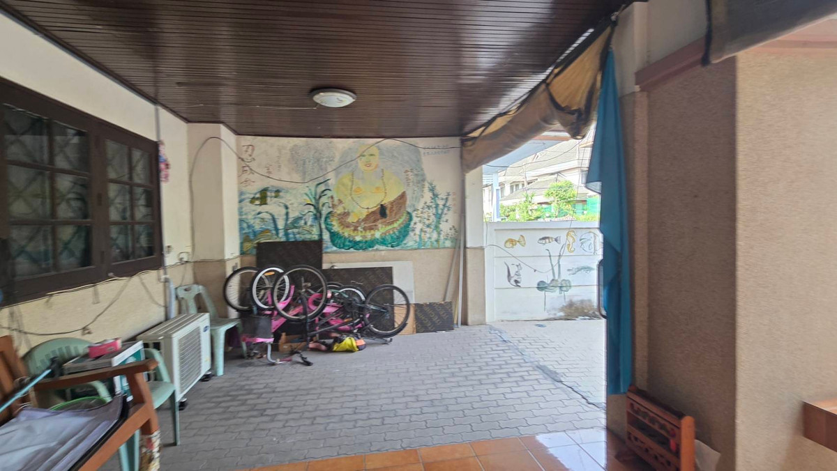 ขายบ้านนวมินทร์ รามอินทรา : ขายบ้านเดี่ยว 2 ชั้น หมู่บ้านแมกไม้ รามอินทรา ใกล้ซอยรามอินทรา 103/3 เขตคันนายาว เนื้อที่ 50 ตารางวา ฟังก์ชันภายในบ้าน 3 ห้องนอน 2 ห้องน้ำ 1 ห้องครัว 1 ห้องอเนกประสงค์ จอดรถได้ 2 คัน