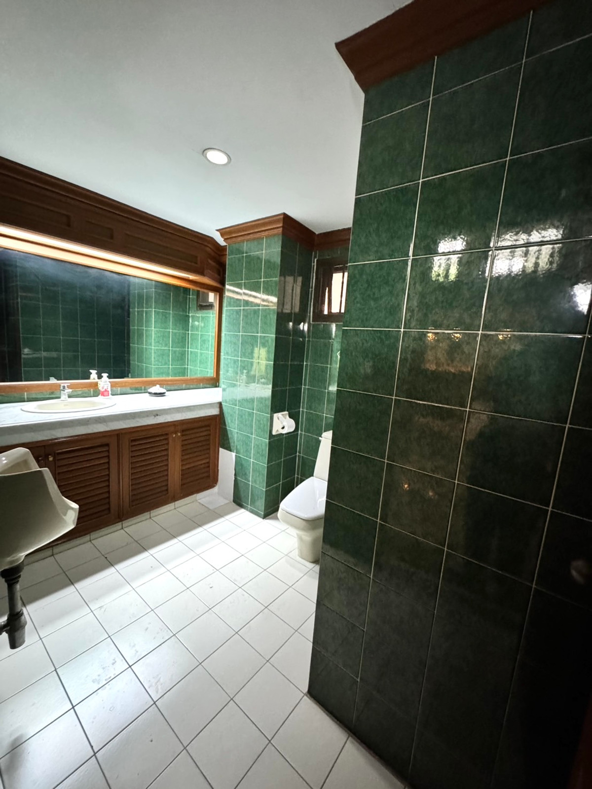 ให้เช่าทาวน์โฮมสุขุมวิท อโศก ทองหล่อ : Townhome Sukhumvit 39 900m from BTS Prompong: 4+1 Fl 50 sqwah 800sqm. 8.5rooms 7 bath 250,000/mth Am: 0656199198