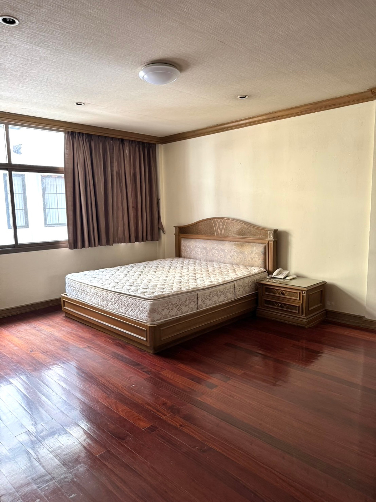 ให้เช่าทาวน์โฮมสุขุมวิท อโศก ทองหล่อ : Townhome Sukhumvit 39 900m from BTS Prompong: 4+1 Fl 50 sqwah 800sqm. 8.5rooms 7 bath 250,000/mth Am: 0656199198