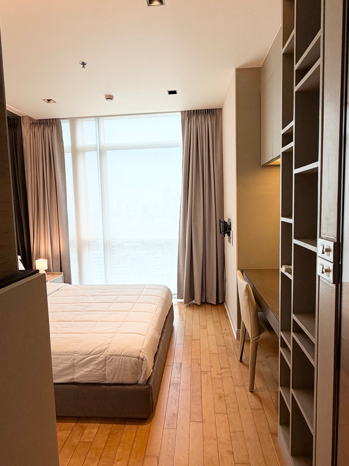 For RentCondoWitthayu, Chidlom, Langsuan, Ploenchit : For Rent – Athenee Residence, Ruamrudee (36th Floor , 133 sq.m.)(S15-7915)