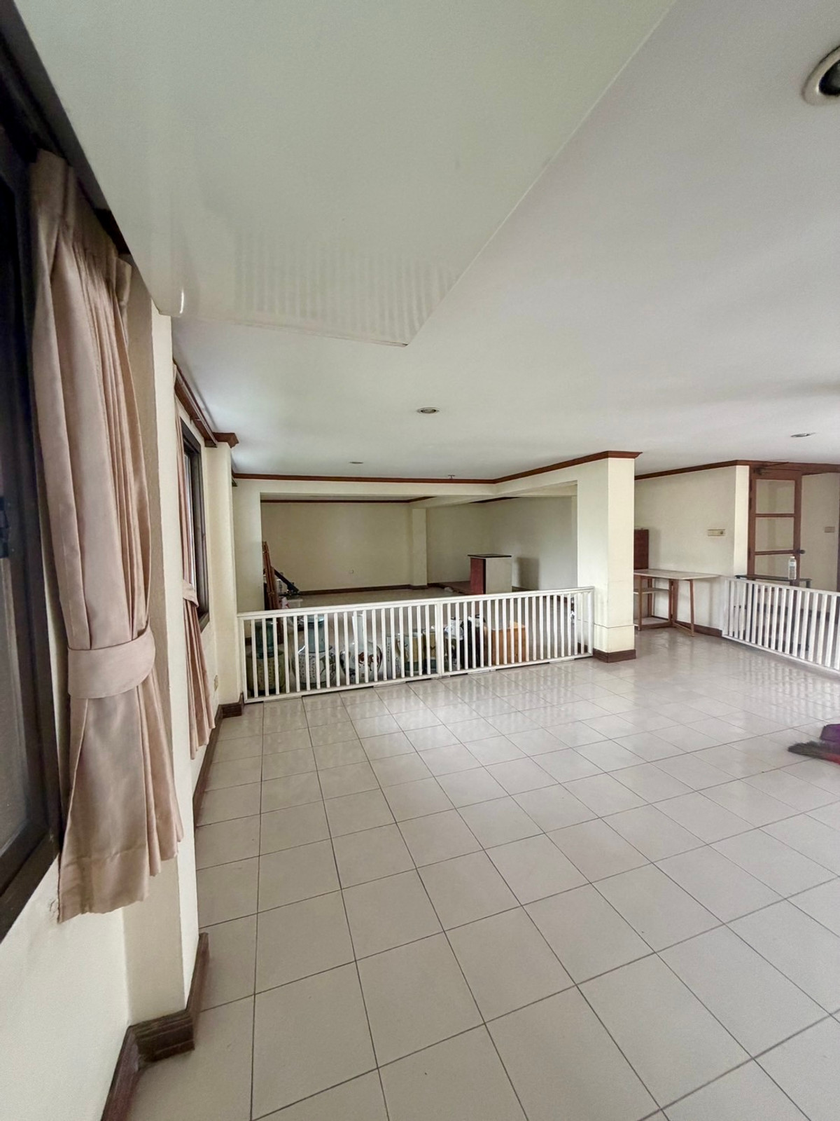 ให้เช่าทาวน์โฮมสุขุมวิท อโศก ทองหล่อ : Townhome Sukhumvit 39 900m from BTS Prompong: 4+1 Fl 50 sqwah 800sqm. 8.5rooms 7 bath 250,000/mth Am: 0656199198