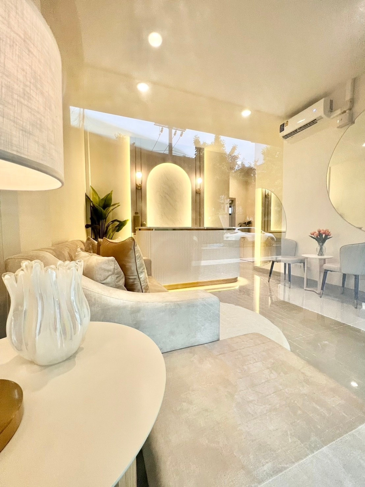 For LeaseholdKaset Nawamin,Ladplakao : New building for rent, Nuanchan Road, customer area with high purchasing power.  Suitable for clinics or eyebrow tattoo shop