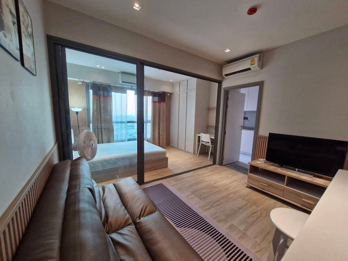 For RentCondoThaphra, Talat Phlu, Wutthakat : For rent, Whizdom Station Ratchada-Tha Phra, near BTS Talat Phlu, price 15,000 baht.