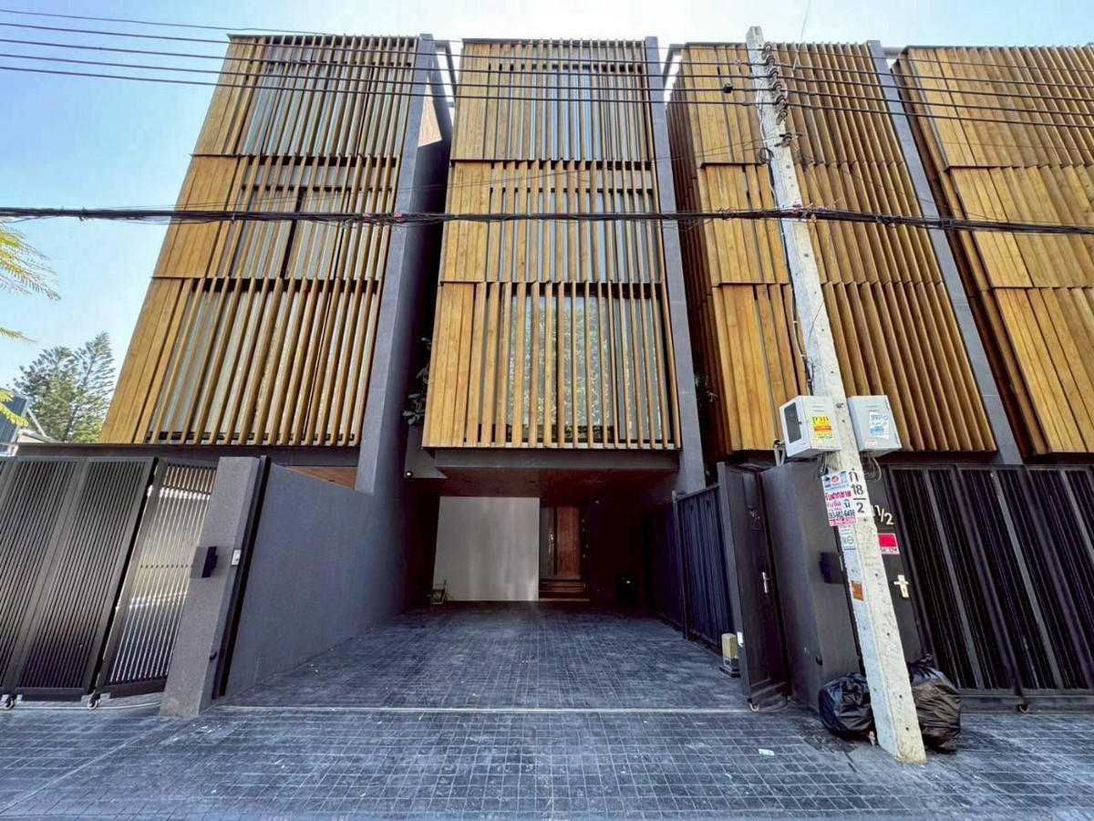 For SaleTownhomeRamkhamhaeng, Hua Mak : Signature Urban L / 3 Bedrooms (For Sale), Signature Urban L / 3 Bedrooms (FOR SALE) JANE005