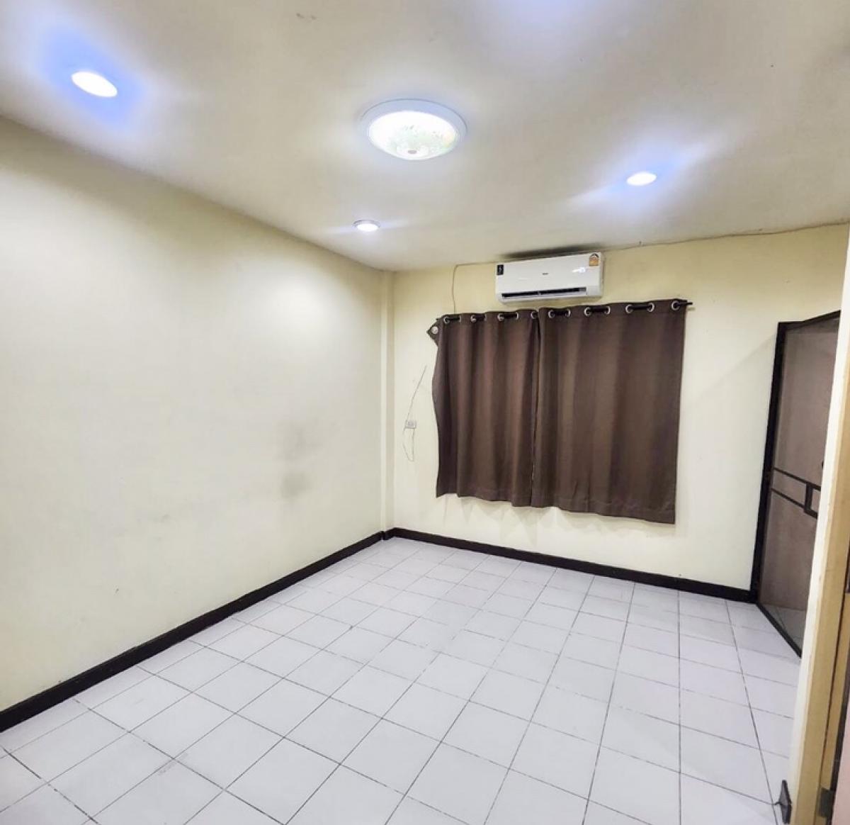 ขายทาวน์โฮมโชคชัย4 ลาดพร้าว71 : ขายด่วน บ้านกลางเมืองรัชดา เหม่งจ๋าย