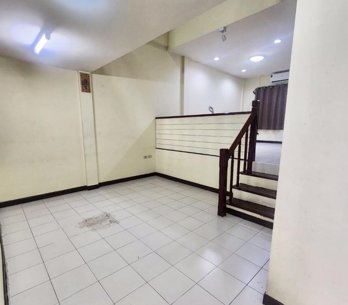 ขายทาวน์โฮมโชคชัย4 ลาดพร้าว71 : ขายด่วน บ้านกลางเมืองรัชดา เหม่งจ๋าย