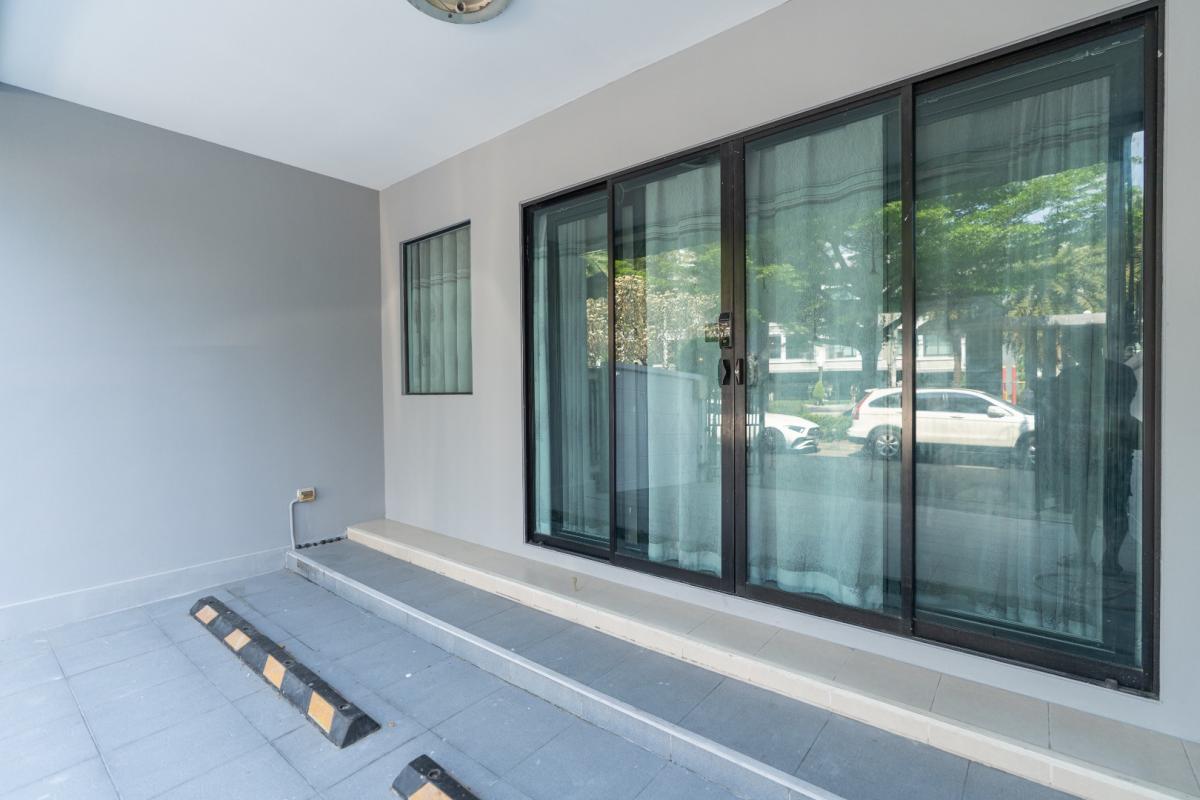 For RentTownhomeRamkhamhaeng, Hua Mak : 🔥For Rent Immediately🔥 Townhouse in the City Center, Rama 9 - Ramkhamhaeng. 3 bedrooms, 3 bathrooms. Beautiful house, ready to move in. Near the expressway and the Orange Line MRT❗