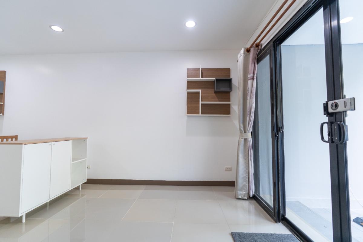 For RentTownhomeRamkhamhaeng, Hua Mak : 🔥For Rent Immediately🔥 Townhouse in the City Center, Rama 9 - Ramkhamhaeng. 3 bedrooms, 3 bathrooms. Beautiful house, ready to move in. Near the expressway and the Orange Line MRT❗